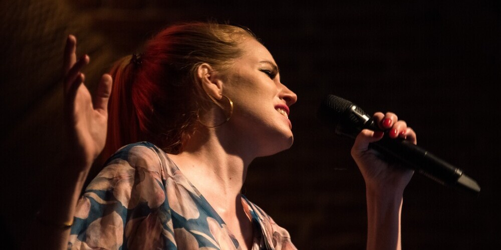 Tickets Sarah Bouwers begleitet vom Trio Jassiko, Der Frühling hält Einzug – und mit ihm erklingen die Frühlingstimmen! in Bad Sassendorf